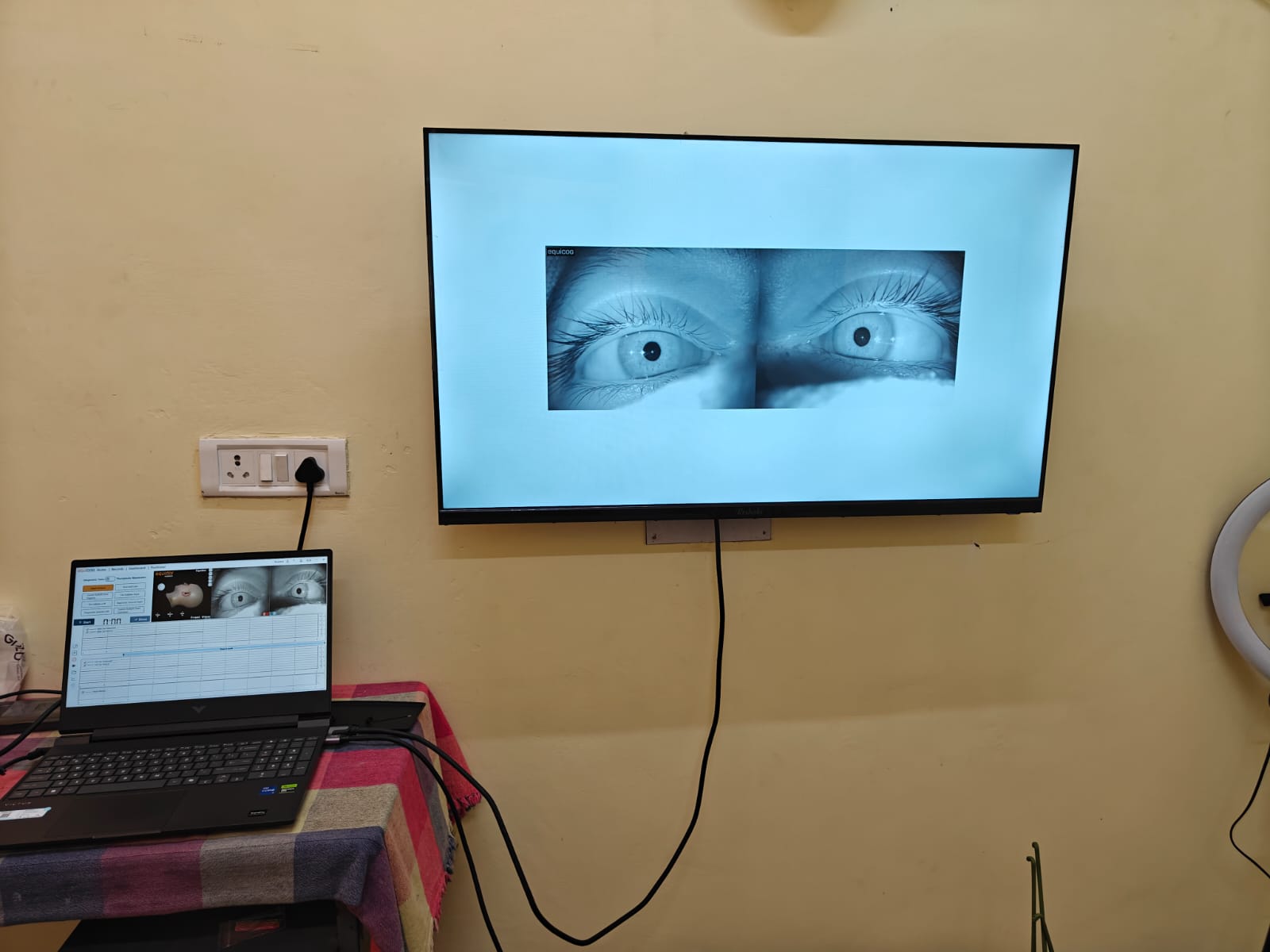 Real-time eye movement tracking on the COG display